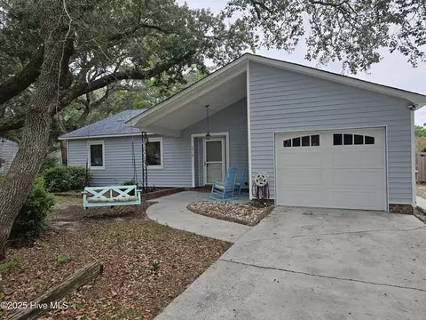 4918 Red Heart Dr, Wilmington, NC 28412
