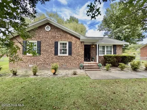 3869 Robin Rd, Ayden, NC 28513