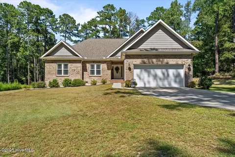 4 Laurel Cir, Foxfire Village, NC 27281