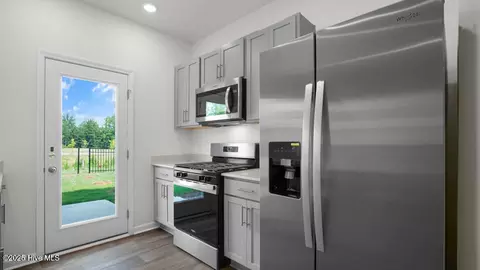 151 Starlight St, Sanford, NC 27330