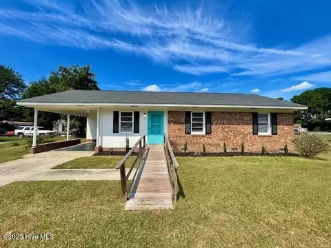 902 Joel St, Elizabethtown, NC 28337