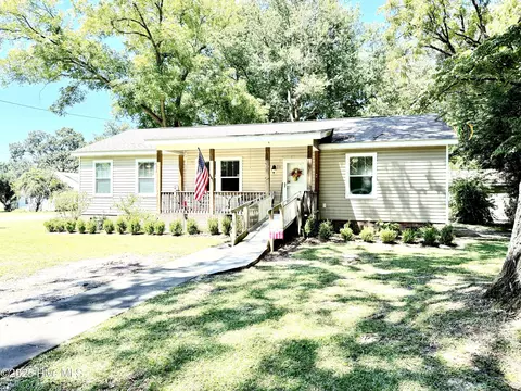 310 W Goshen St, Faison, NC 28341