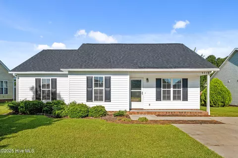 3714 Dover Dr, Ayden, NC 28513
