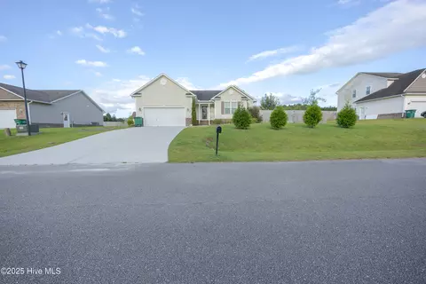 405 Sundown Ct, Hubert, NC 28539 photo 2