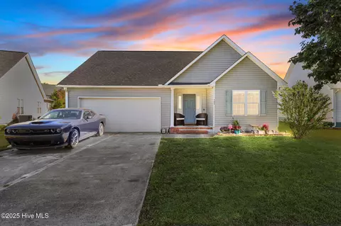 208 Ashcroft Dr, Jacksonville, NC 28546