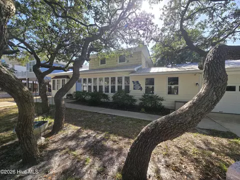137 NW 9th St, Oak Island, NC 28465