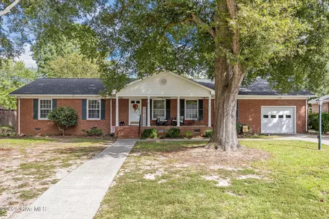 320 Prince Rd, Greenville, NC 27858