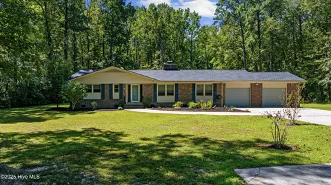 10 Pinewood Dr, Carolina Shores, NC 28467