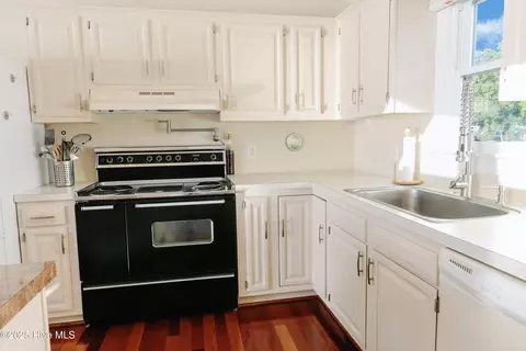 Kitchen - 1317 Teachs Point Rd, Bath, NC 27808 photo 2 of 6