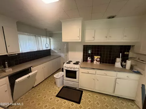 Kitchen - 302 E Simmons Ave, Williamston, NC 27892 photo 1 of 2
