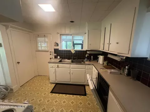 Kitchen - 302 E Simmons Ave, Williamston, NC 27892 photo 2 of 2