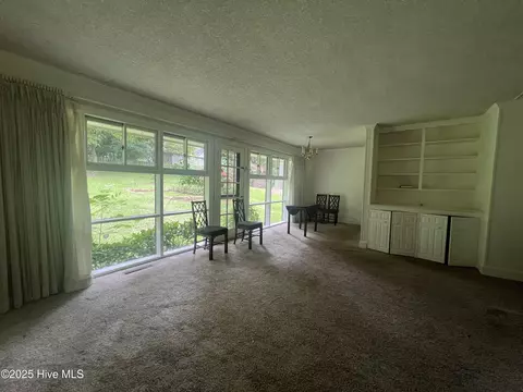 Living - 302 E Simmons Ave, Williamston, NC 27892 photo 1 of 3