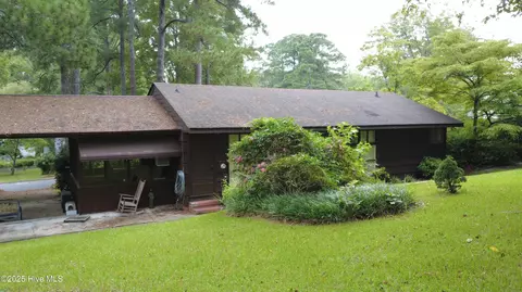 Exterior - 302 E Simmons Ave, Williamston, NC 27892 photo 3 of 9