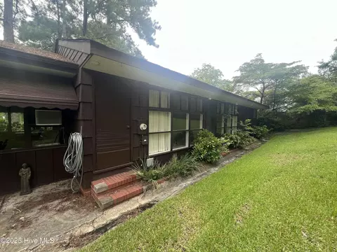 Exterior - 302 E Simmons Ave, Williamston, NC 27892 photo 6 of 9