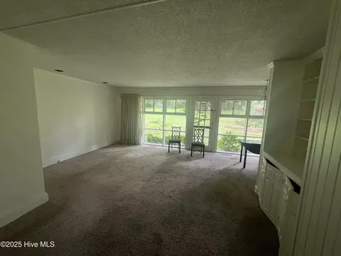 Living - 302 E Simmons Ave, Williamston, NC 27892 photo 3 of 3