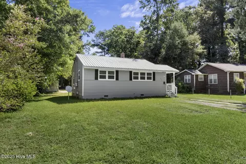 523 New River Dr, Jacksonville, NC 28540