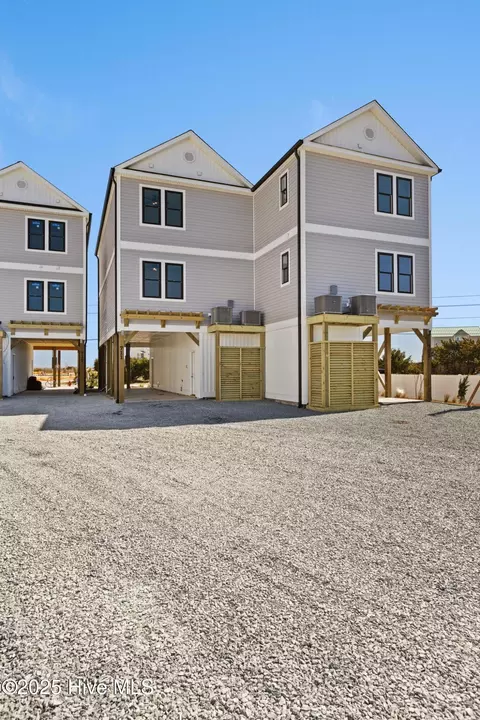 747 N Topsail Dr, Surf City, NC 28445