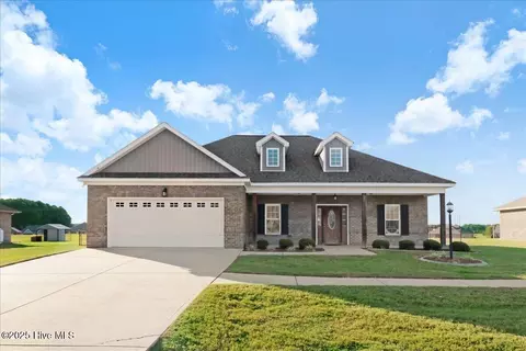 211 S Merganser Dr, Pikeville, NC 27863
