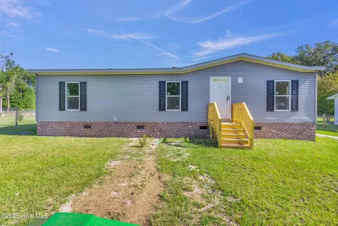 7137 Stag Park Rd, Burgaw, NC 28425