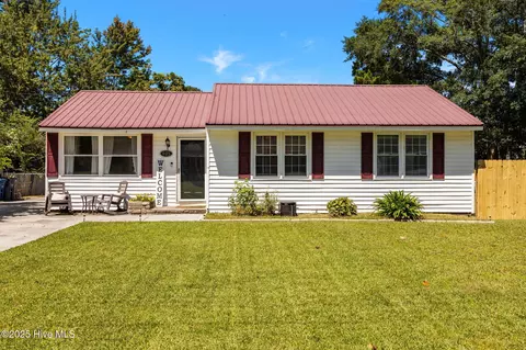 905 School St, Jacksonville, NC 28540