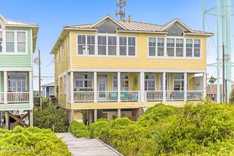 901 Ocean Blvd #B, Topsail Beach, NC 28445