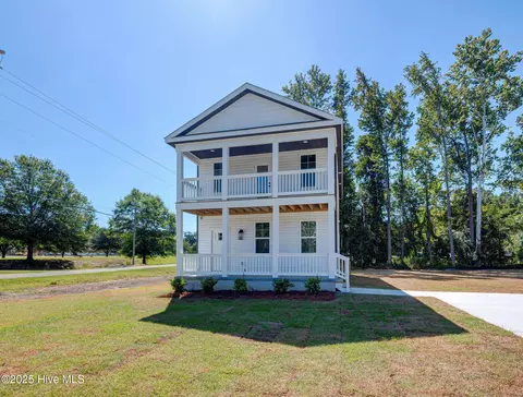 201 W Williams St, Burgaw, NC 28425
