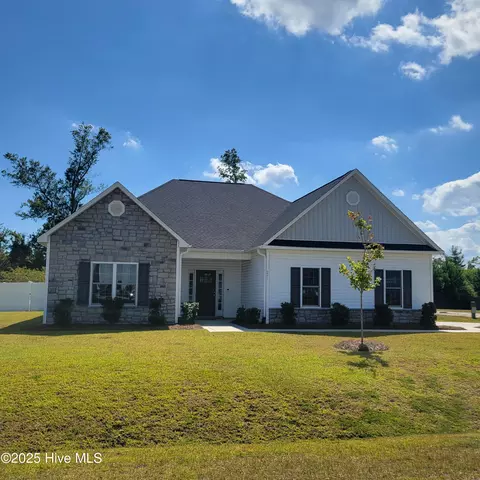 211 W Broughton Ln, Rocky Point, NC 28457