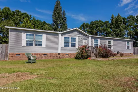 180 Striker Ct, Rocky Point, NC 28457