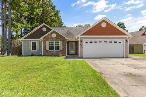 601 Pine Thicket Ln, Jacksonville, NC 28546