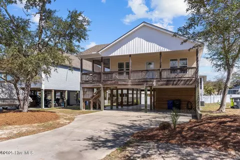 150 NE 30th St, Oak Island, NC 28465