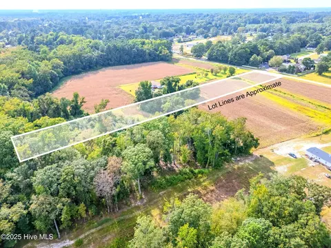 828 Wall St, Grifton, NC 28530