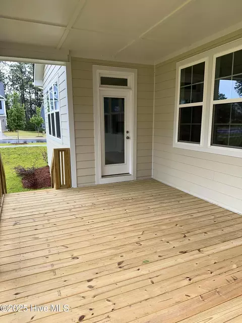 Exterior - 579 Midsummer St, Aberdeen, NC 28315 photo 2 of 3