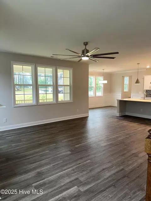Living - 579 Midsummer St, Aberdeen, NC 28315 photo 1 of 1