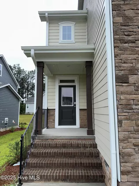 Exterior - 579 Midsummer St, Aberdeen, NC 28315 photo 1 of 3