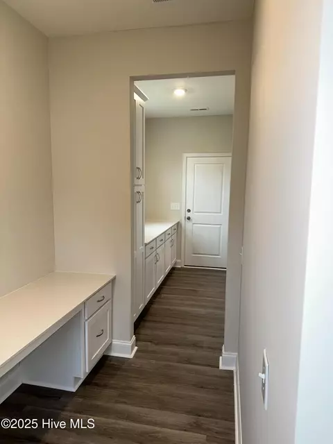 Entry Way - 579 Midsummer St, Aberdeen, NC 28315 photo 2 of 5