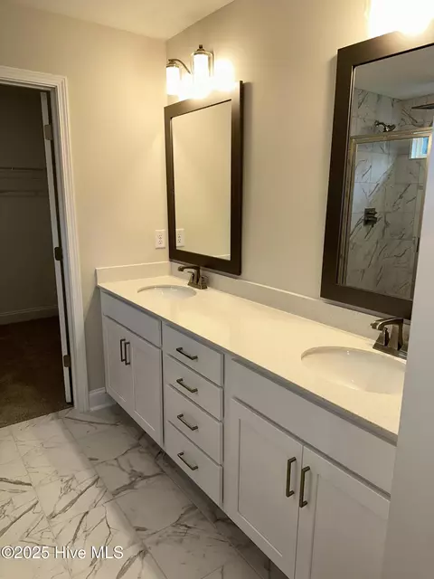 Bath - 579 Midsummer St, Aberdeen, NC 28315 photo 2 of 2
