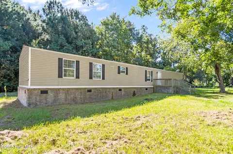 120 8th St, Bolton, NC 28423