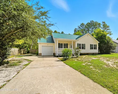 71 W South Shore Dr, Southport, NC 28461