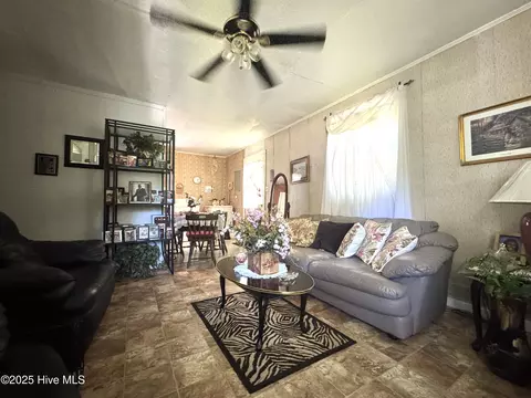Living - 133 Kellumtown Rd, Hubert, NC 28539 photo 1 of 6