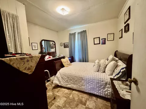 Bedroom - 133 Kellumtown Rd, Hubert, NC 28539 photo 1 of 3