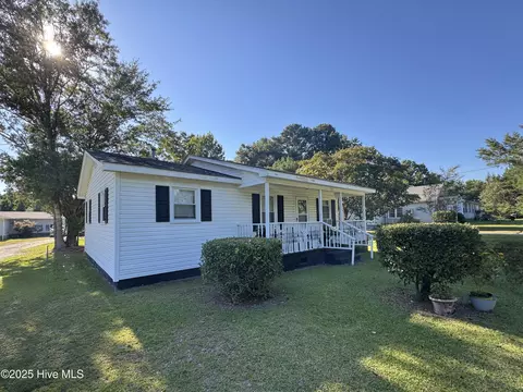 Exterior - 133 Kellumtown Rd, Hubert, NC 28539 photo 2 of 6