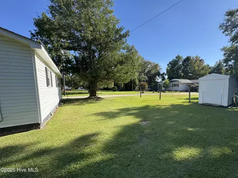 Exterior - 133 Kellumtown Rd, Hubert, NC 28539 photo 4 of 6