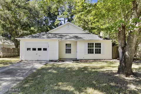 1102 Shroyer Cir, Jacksonville, NC 28540