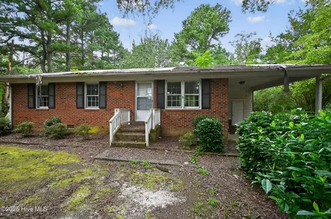 414 Laurel Dr, Smithfield, NC 27577