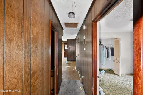Entry Way - 414 Laurel Dr, Smithfield, NC 27577 photo 1 of 1