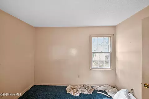 Bedroom - 414 Laurel Dr, Smithfield, NC 27577 photo 5 of 6