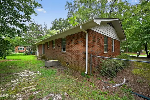 Exterior - 414 Laurel Dr, Smithfield, NC 27577 photo 5 of 5