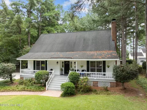 318 Dupont Cir, Greenville, NC 27858