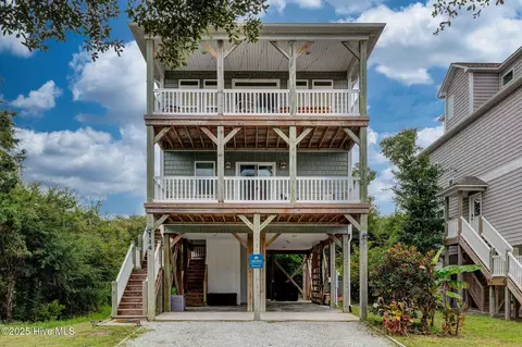 114 Fairytale Ln, Surf City, NC 28445
