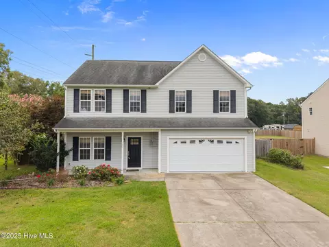 101 Loyd Ln, Beulaville, NC 28518